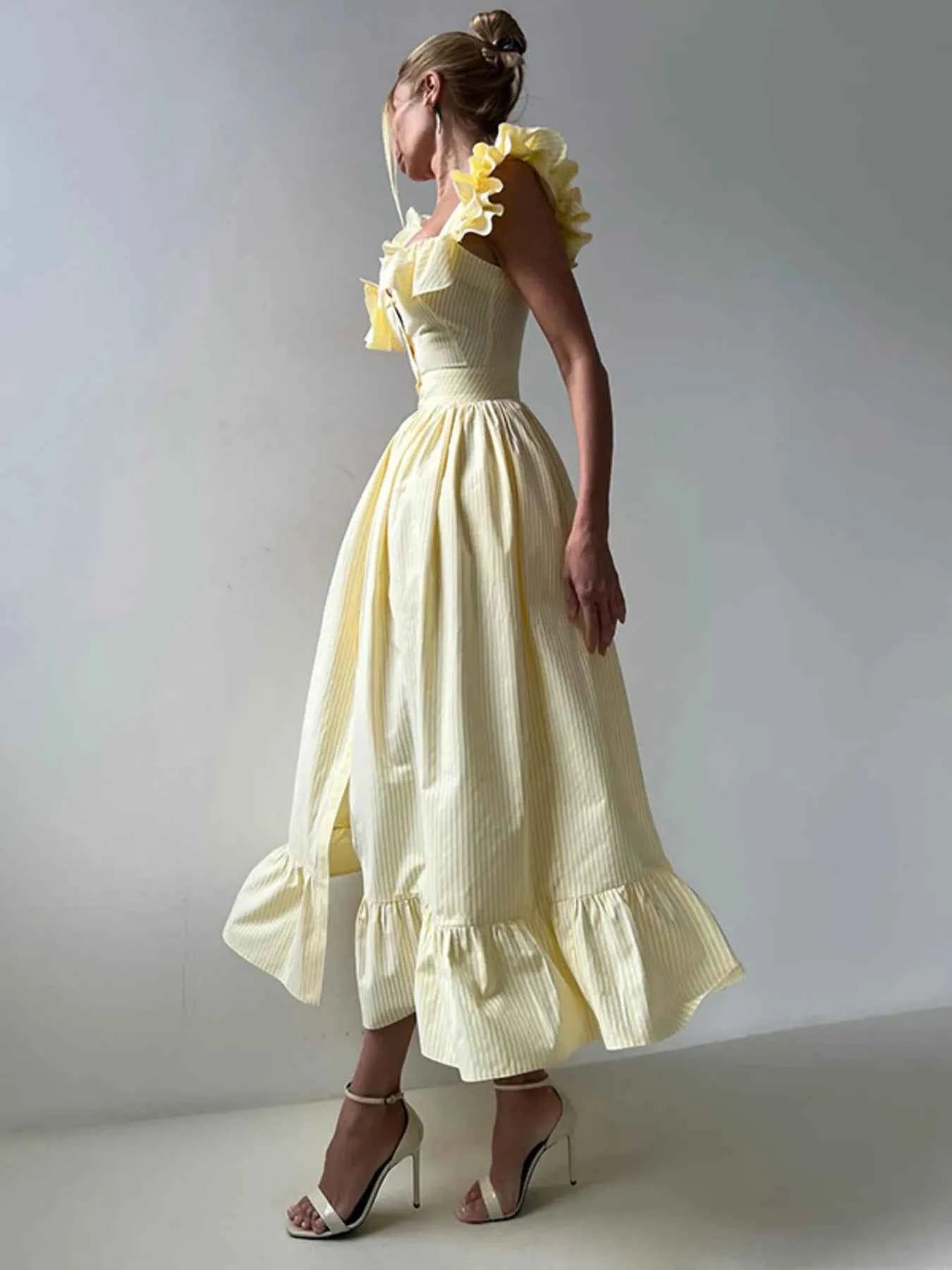 Robe à volants et à rayures, col carré - DevilShop