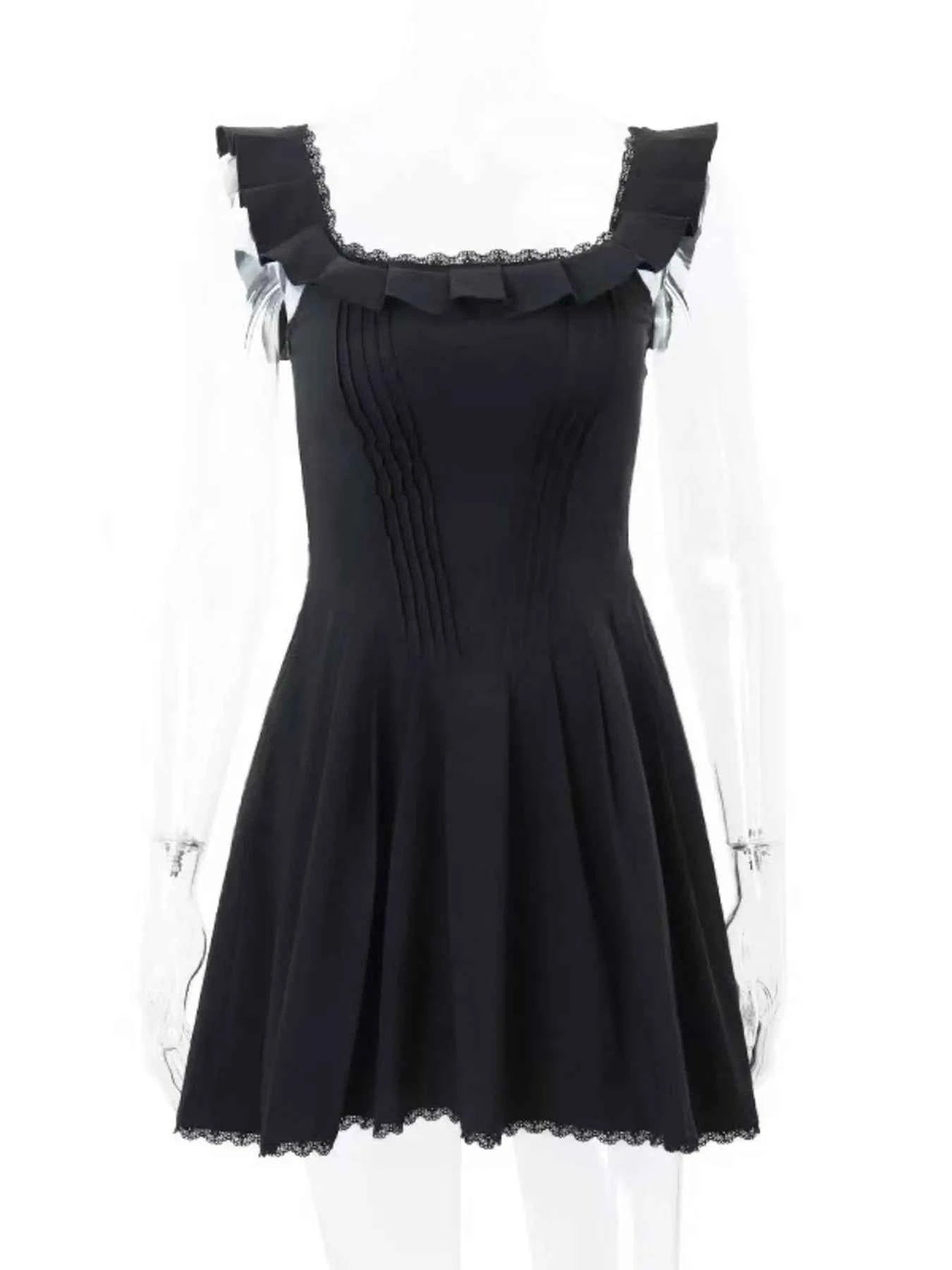 Mini-robe plissée col carré : élégance intemporelle et style moderne - DevilShop