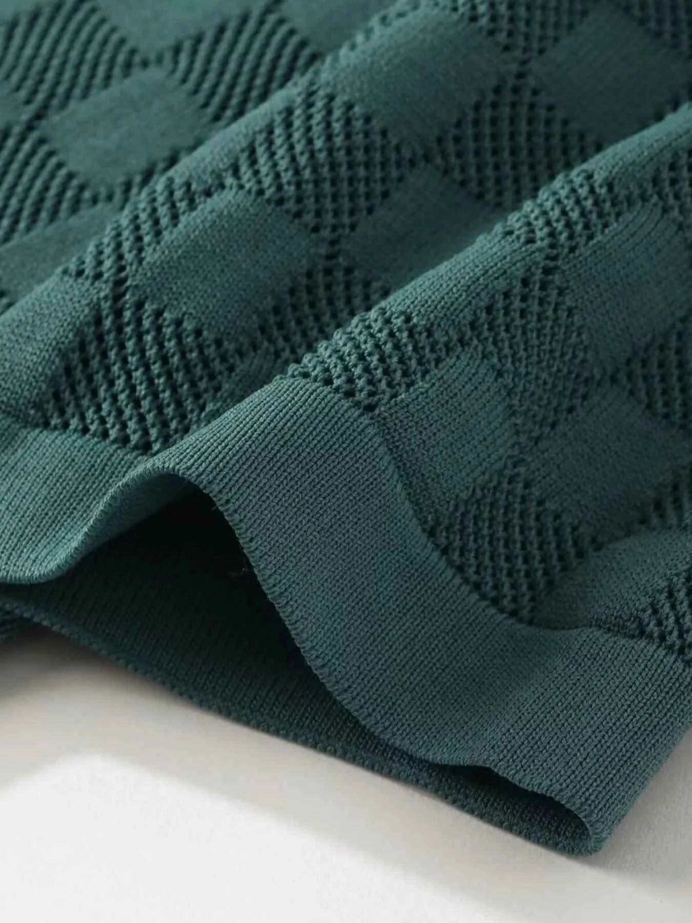 T-shirt à carreaux décontracté, col rond et manches courtes pour un style moderne - DevilShop
