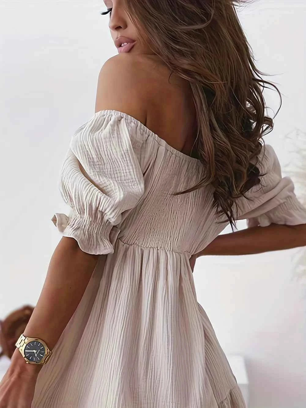 Robe à volants épaules dénudées avec manches courtes - DevilShop
