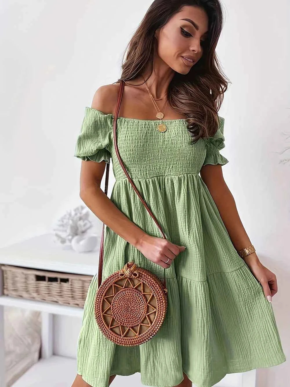 Robe à volants épaules dénudées avec manches courtes - DevilShop