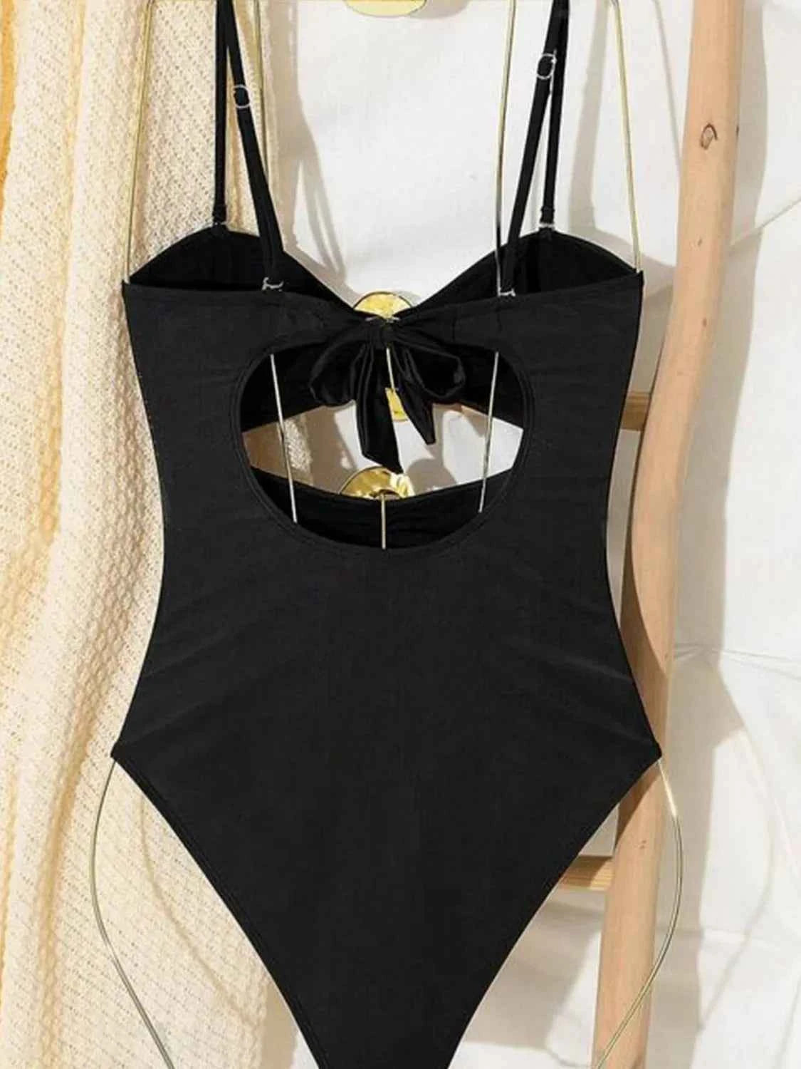 Maillot de bain à découpes avec décolleté en cœur pour un style unique - DevilShop