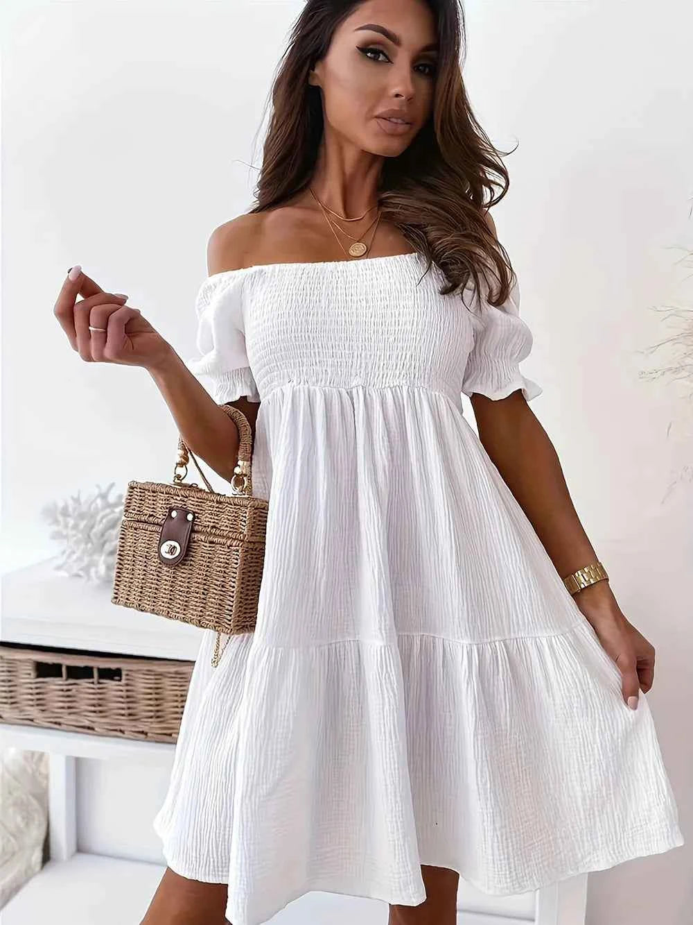 Robe à volants épaules dénudées avec manches courtes - DevilShop