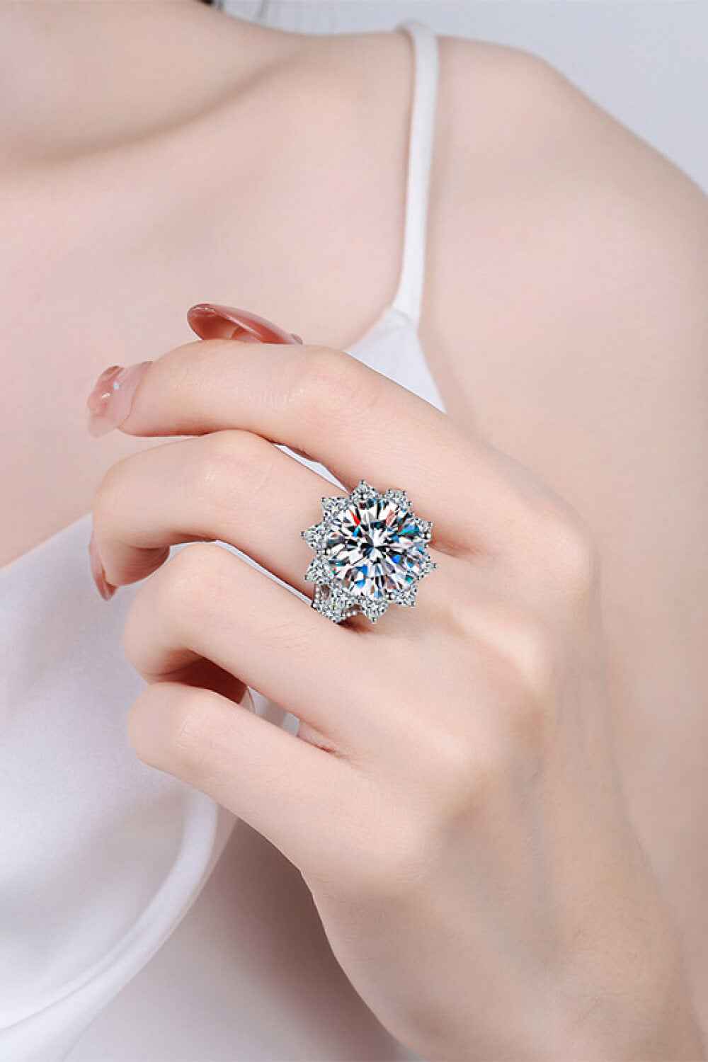 10 Carat Moissanite Flower-Shaped Ring - DevilShop