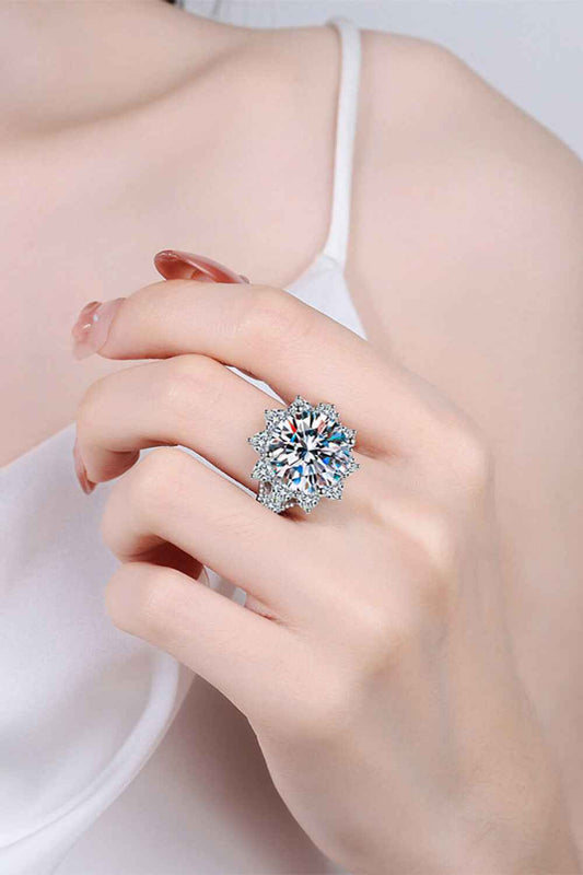 10 Carat Moissanite Flower-Shaped Ring - DevilShop