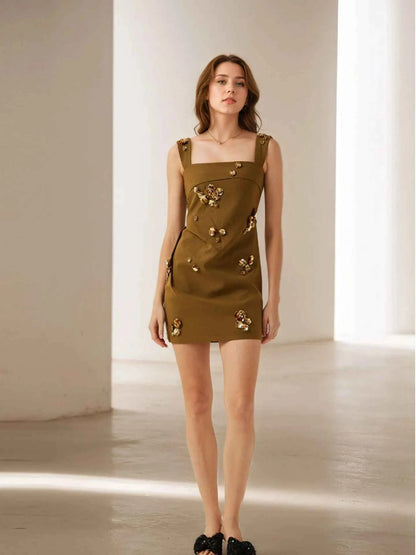 Robe courte col carré tendance pour un style unique - DevilShop
