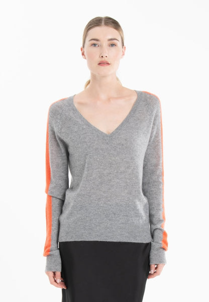 Pull col V femme en cachemire gris clair & mandarine - RIA 1